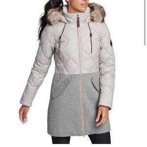 Eddie Bauer women’s winter coat. Size small. Removable fur hood.